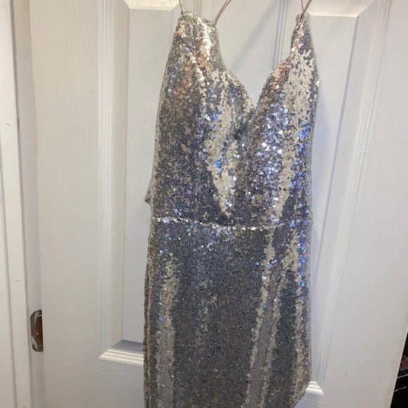 SILVER SEQUIN EVENING GOWN 7/8 - Picture 8 of 8